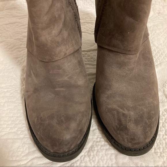 ALDO leather ankle heel bootie button fold over almond shape toe size 8 - Picture 4 of 13